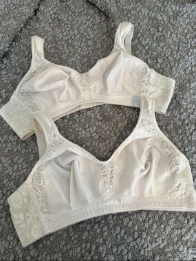 Playtex Lace-Trim Wirefree Bra — White Bundle of Two!!